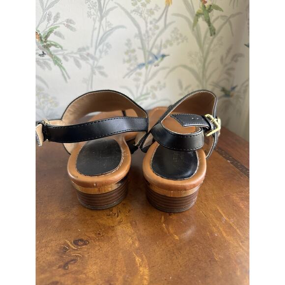 Liz Claiborne Refined Comfort Women's Black Thong Sandals Gold Accent Size 8.5M - Picture 5 of 7